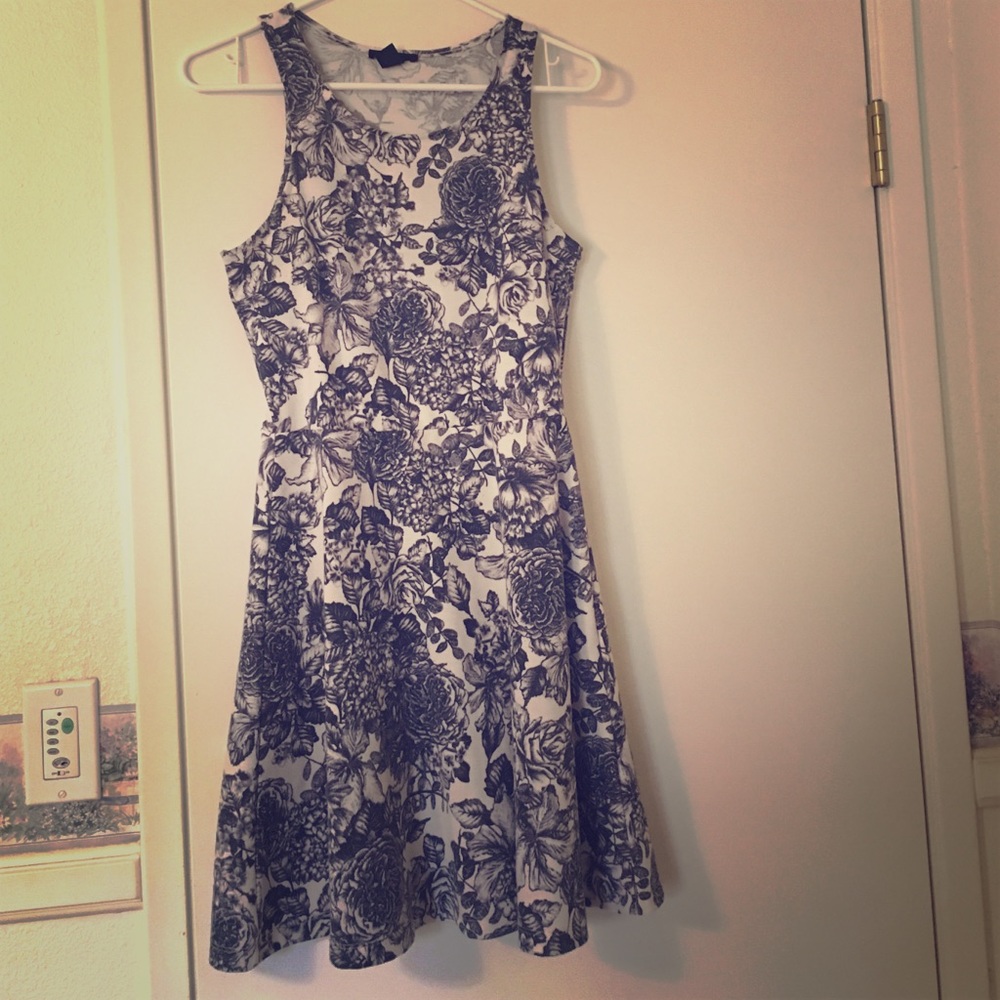H&M Blue and white floral sundress Size M